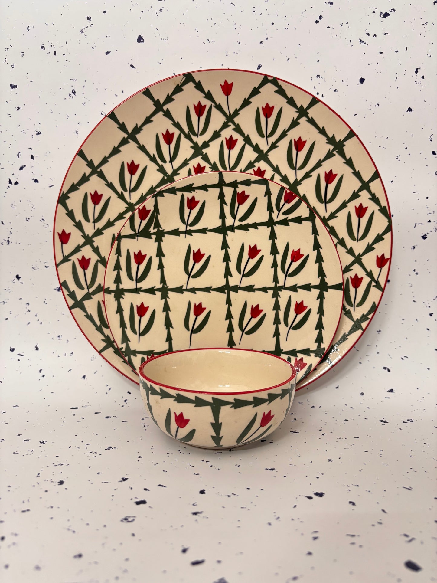 Tulip Hand-Painted Ceramic Dinner Set – 3 Pcs