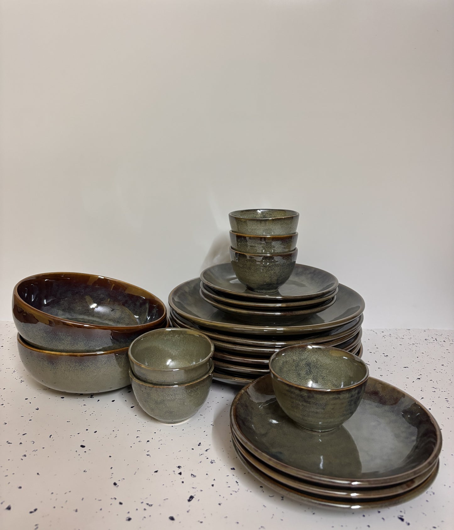Earthy Brown–Green
 Glazed Ceramic Dinner Set – 20 Pieces