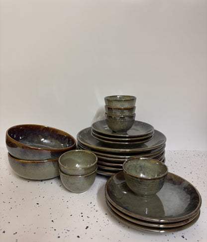 Earthy Brown–Green
 Glazed Ceramic Dinner Set – 20 Pieces