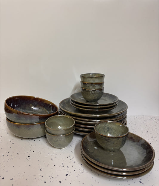 Earthy Brown–Green
 Glazed Ceramic Dinner Set – 20 Pieces