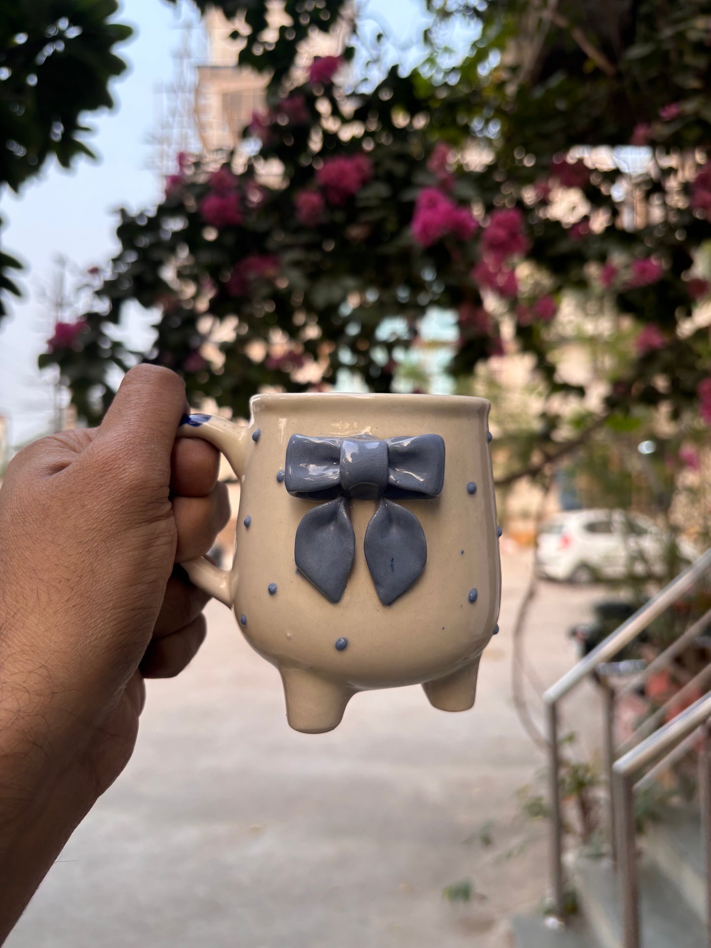 Blue Bow Footed Ceramic Mug