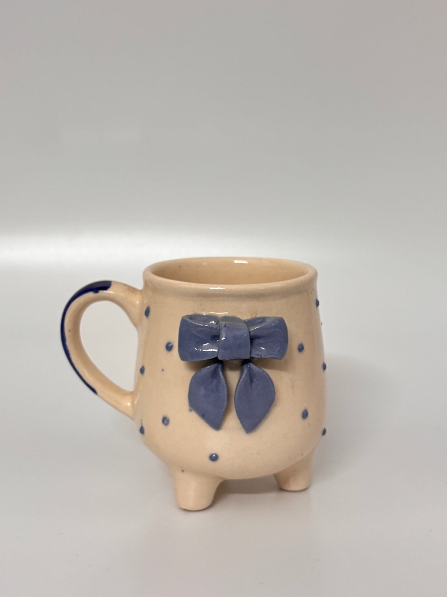 Blue Bow Footed Ceramic Mug