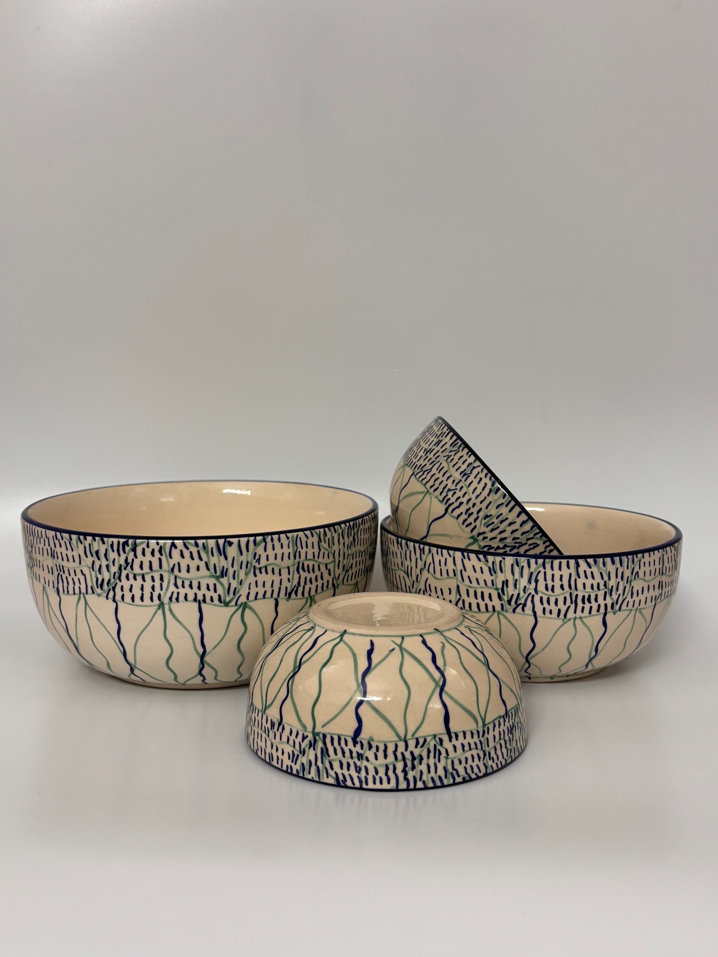 Hand-Painted Leaf Mosaic 
Ceramic Bowl Set – Set of 4