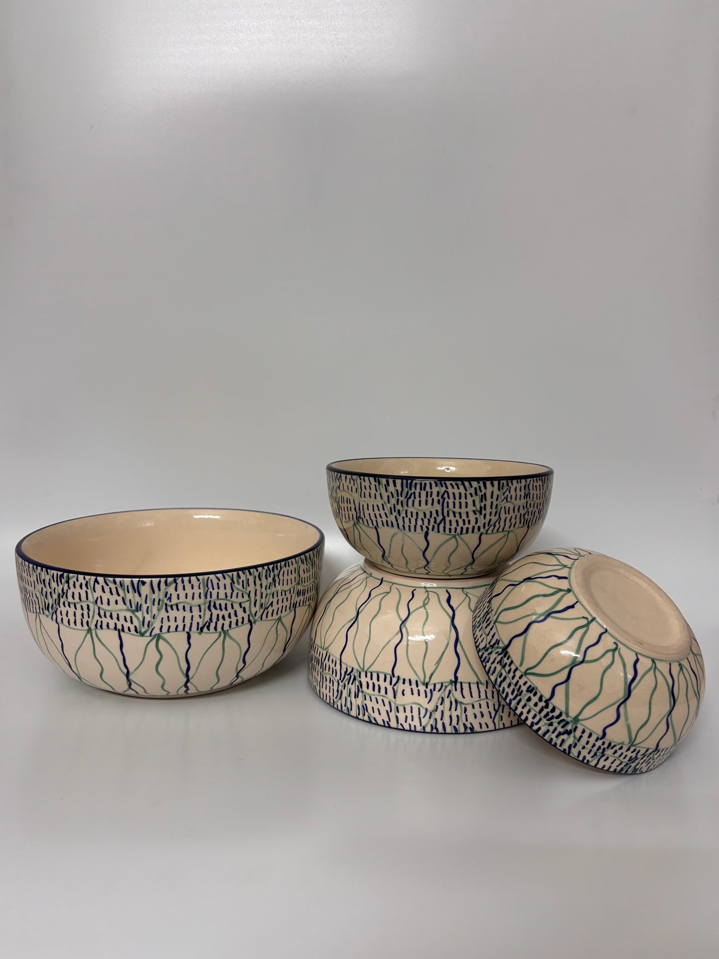 Hand-Painted Leaf Mosaic 
Ceramic Bowl Set – Set of 4