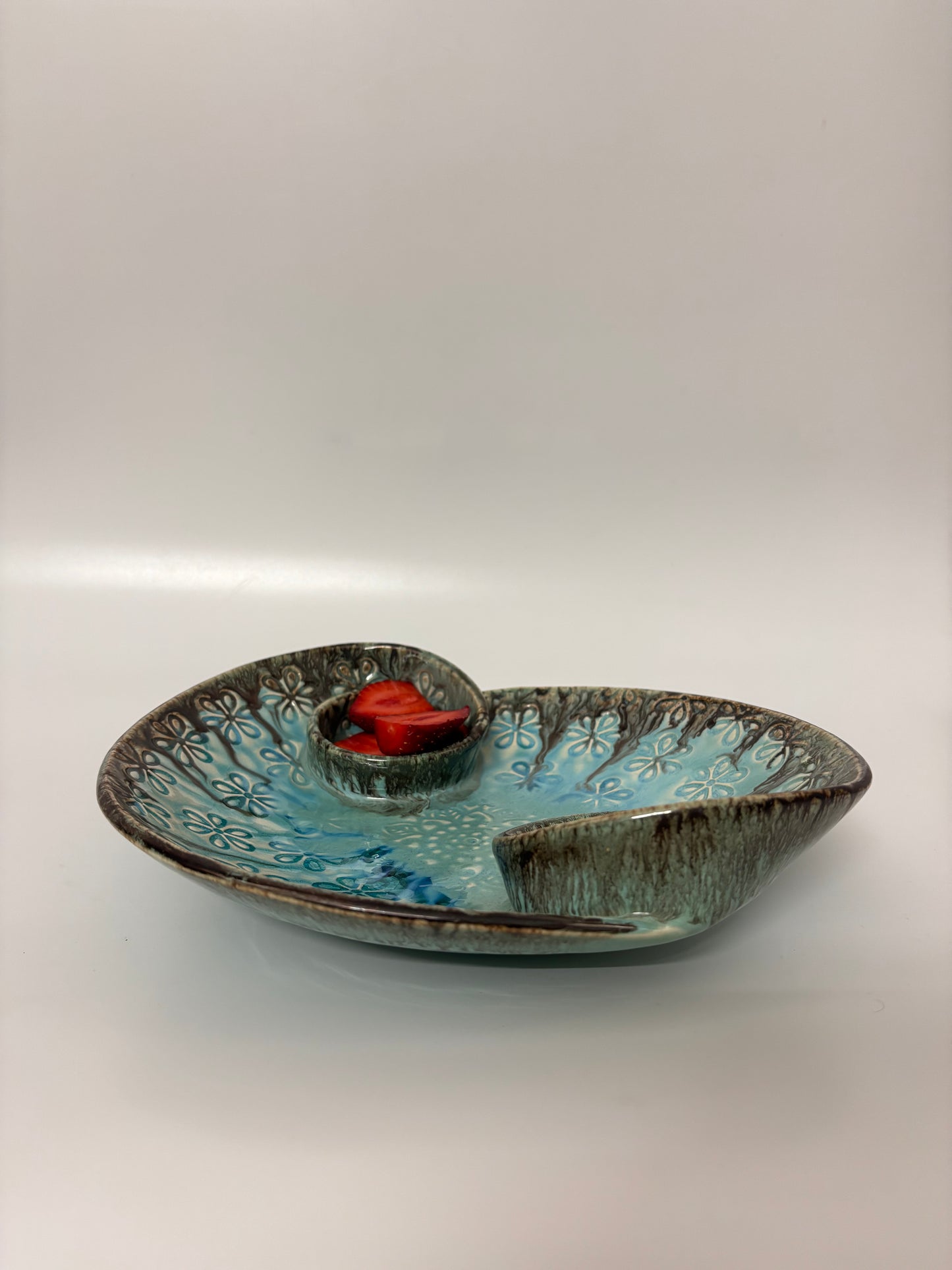 Blue Blossom Embossed Ceramic Snack Platter
 with Dual Dip Bowls