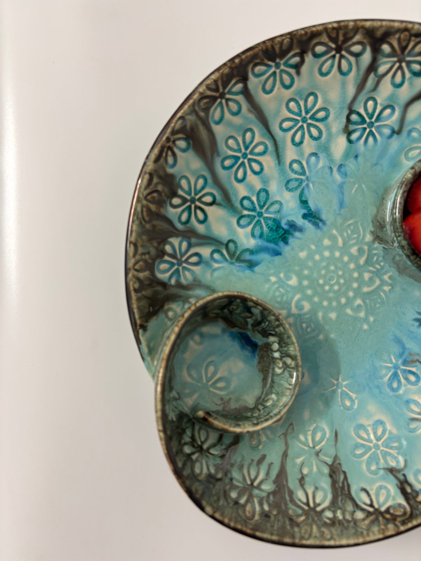 Blue Blossom Embossed Ceramic Snack Platter
 with Dual Dip Bowls