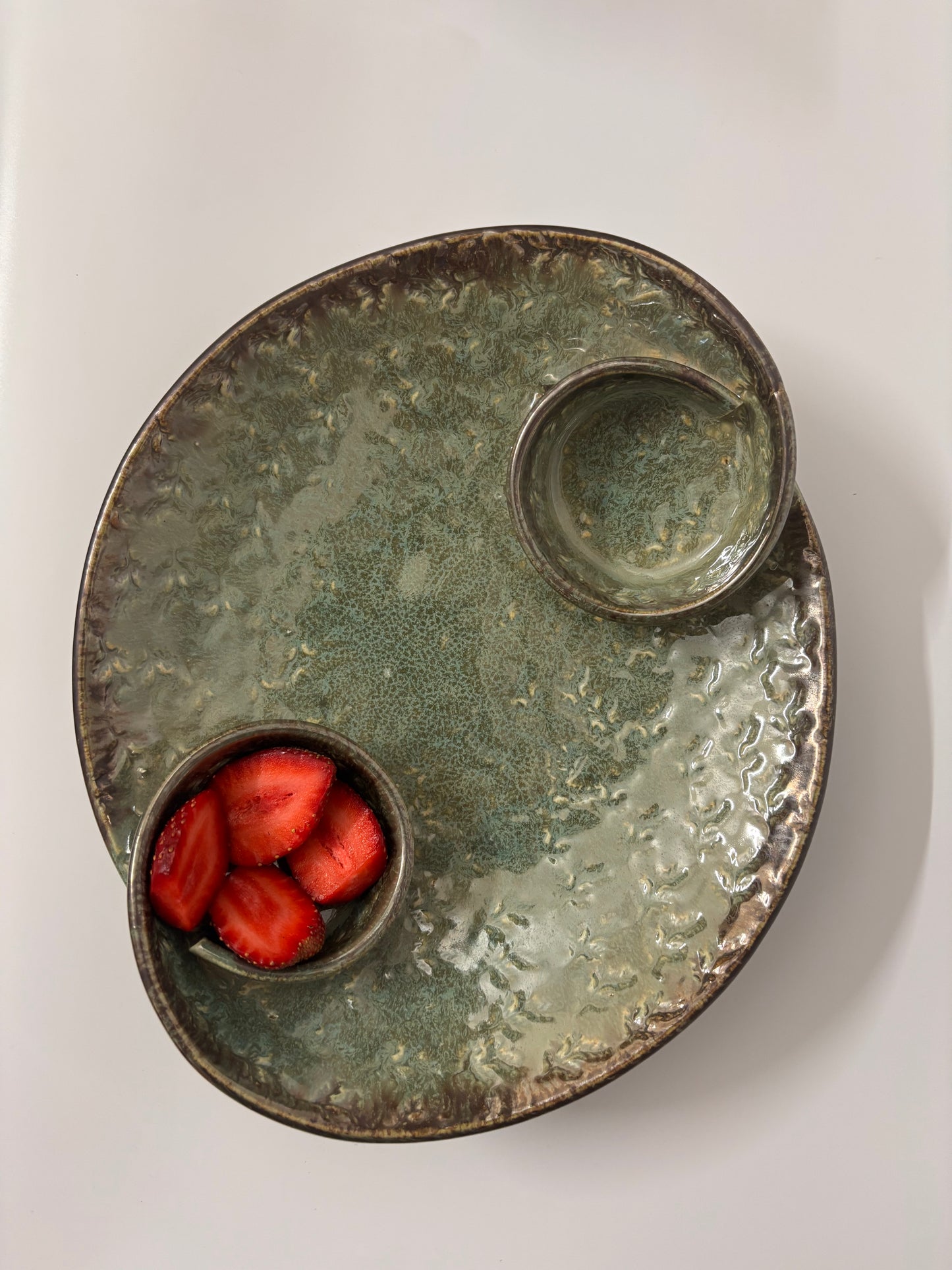 Green Reactive Glaze Ceramic Snack Platter
 with Dual Dip Bowls