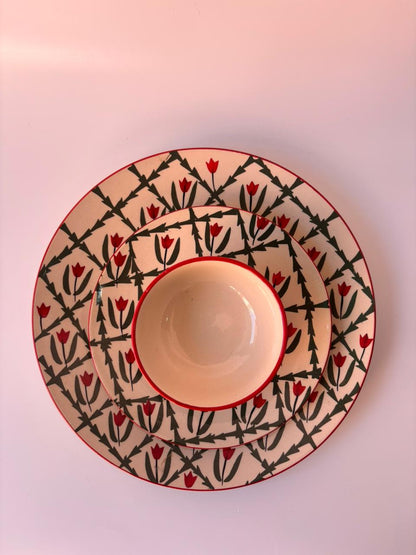 Tulip Hand-Painted Ceramic Dinner Set – 3 Pcs