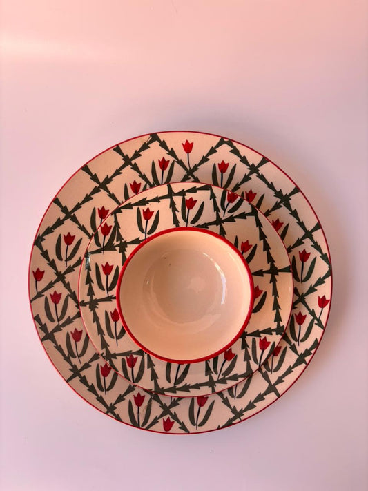 Tulip Hand-Painted Ceramic Dinner Set – 3 Pcs