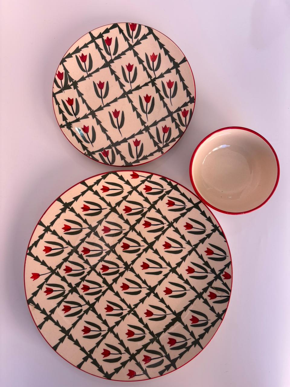 Tulip Hand-Painted Ceramic Dinner Set – 3 Pcs